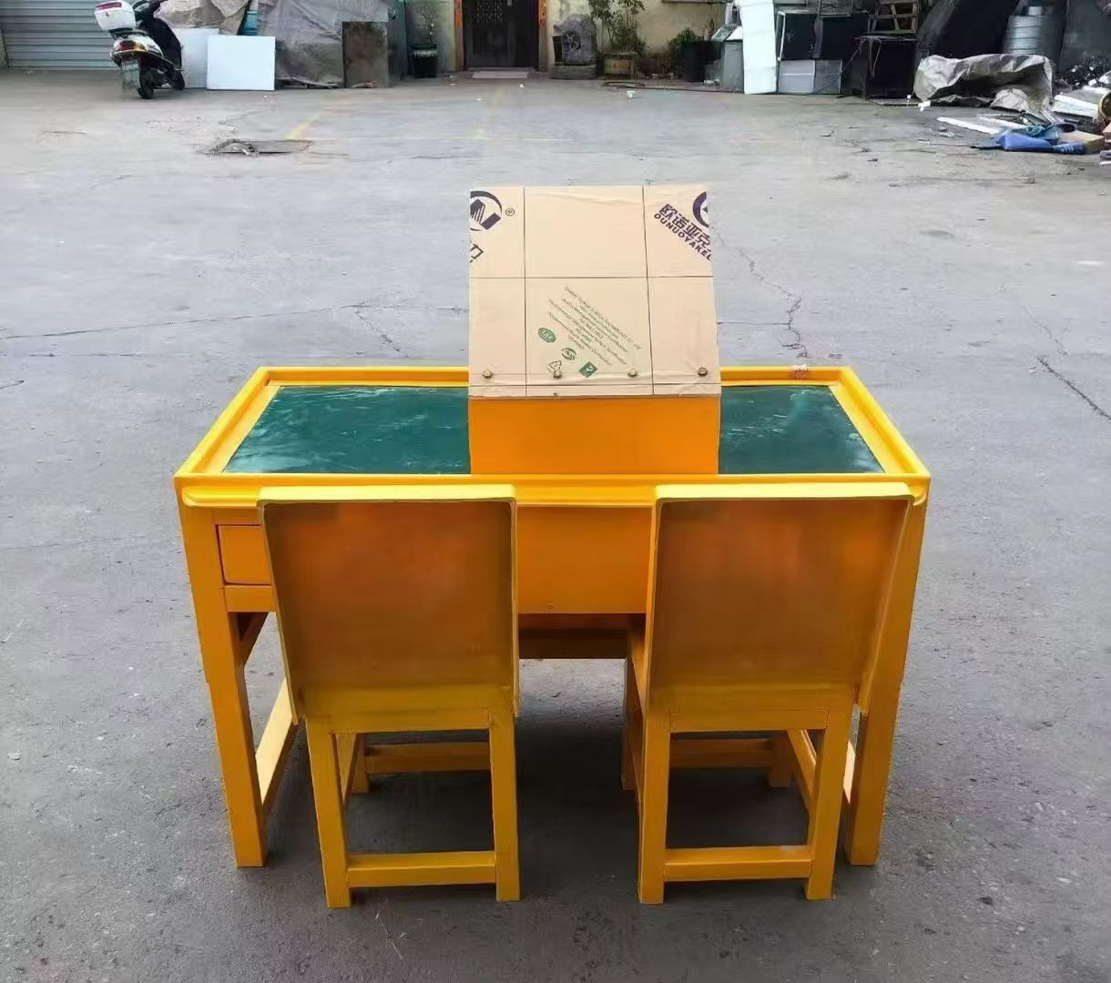 洛阳防静电导通桌井下煤矿火工品发放桌：危险品流转的安全守护者